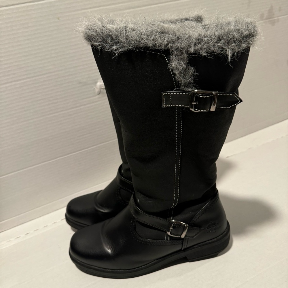 Totes Adriana Water Resistant Flat Heel Winter Boots size 10M